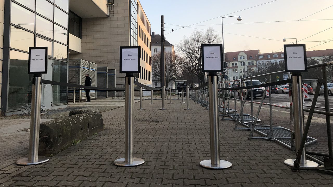 Keine Schlange vor dem Landgericht Magdeburg. Zur Urteilsverkündung am 21. Dezember sind allerdings deutlich mehr Presse und Besucher*innen erwartet.